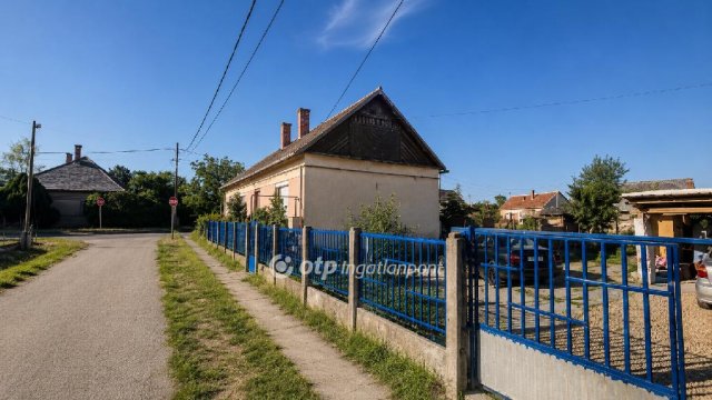 Eladó családi ház, Sápon 9.3 M Ft, 3 szobás