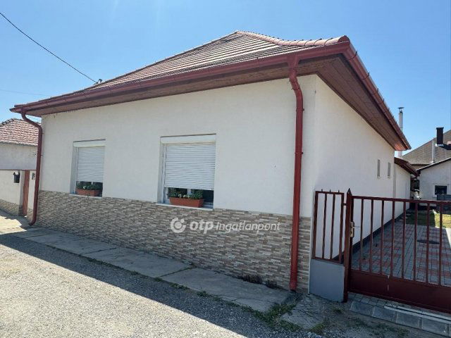 Eladó családi ház, Tiszafüreden 85 M Ft, 2+1 szobás