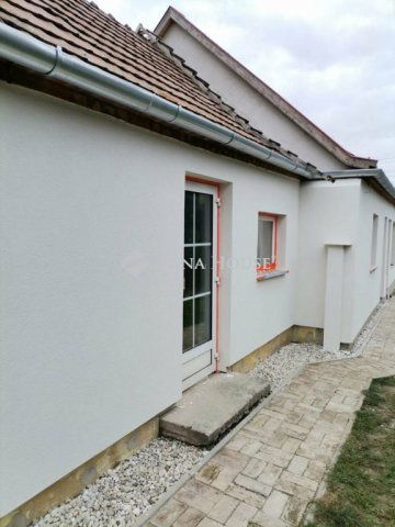 Eladó családi ház, Véneken 60 M Ft, 3 szobás