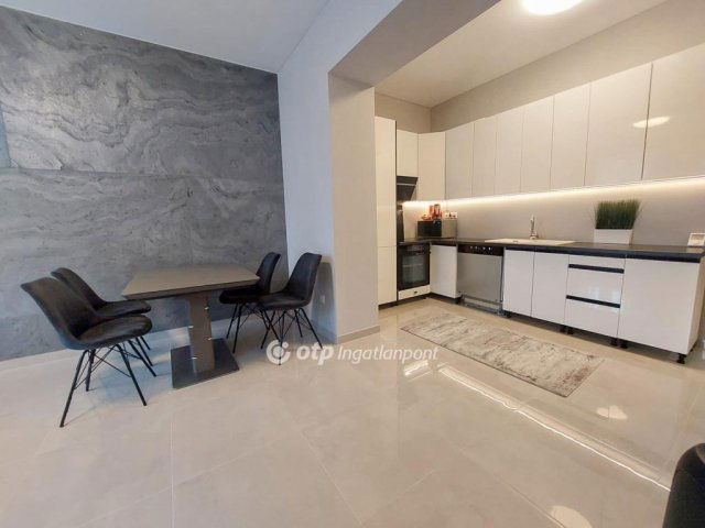 Eladó téglalakás, Budapesten, XV. kerületben 76.9 M Ft