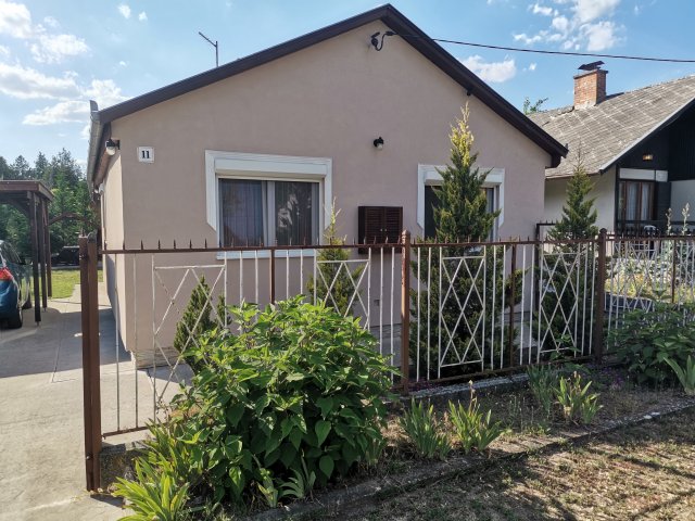 Eladó nyaraló, Tiszakécskén, Gerle utcában 32 M Ft, 2 szobás