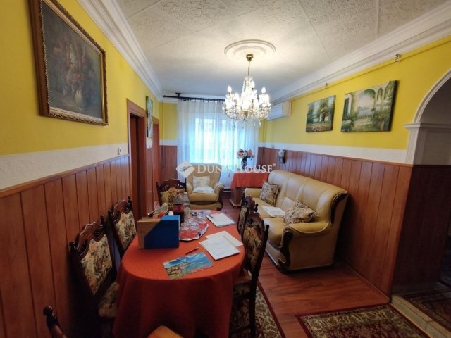 Eladó családi ház, Tatabányán 124.99 M Ft, 8 szobás