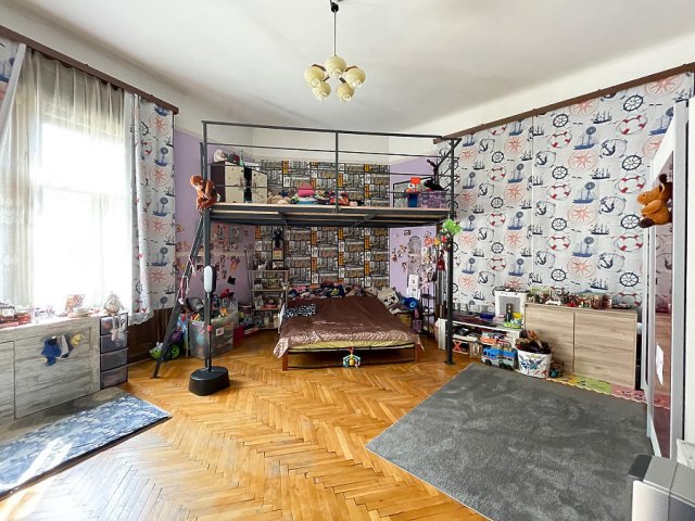 Eladó téglalakás, Budapesten, VIII. kerületben, Csepreghy utcában