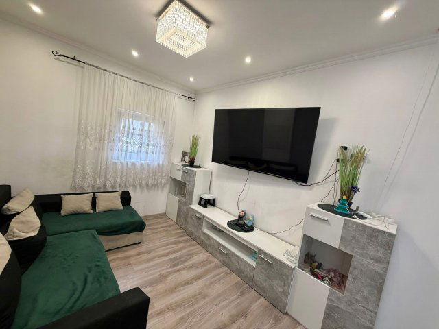 Eladó ikerház, Szegeden 73 M Ft, 2+1 szobás