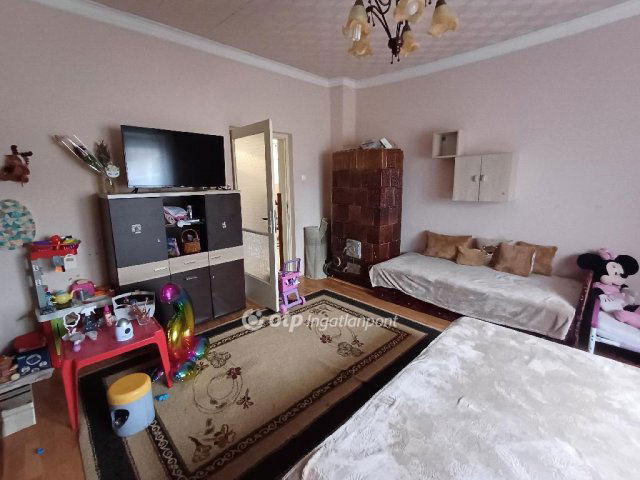 Eladó családi ház, Magyon 19.5 M Ft, 4 szobás