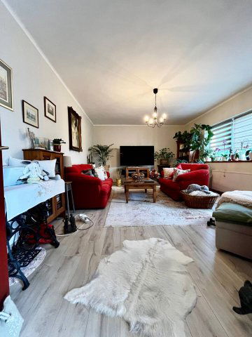 Eladó családi ház, Pécsett 239.9 M Ft, 7 szobás