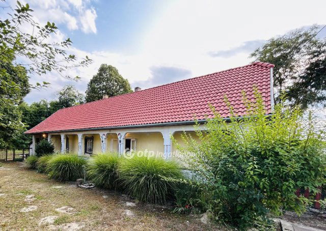 Eladó családi ház, Magyarkeszin 15.9 M Ft, 2 szobás