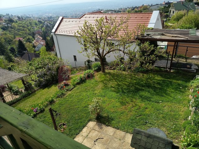 Eladó téglalakás, Pécsett 65 M Ft, 2+1 szobás