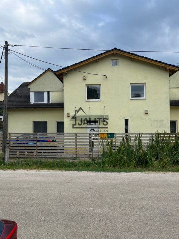 Eladó téglalakás, Budapesten, II. kerületben 150 M Ft