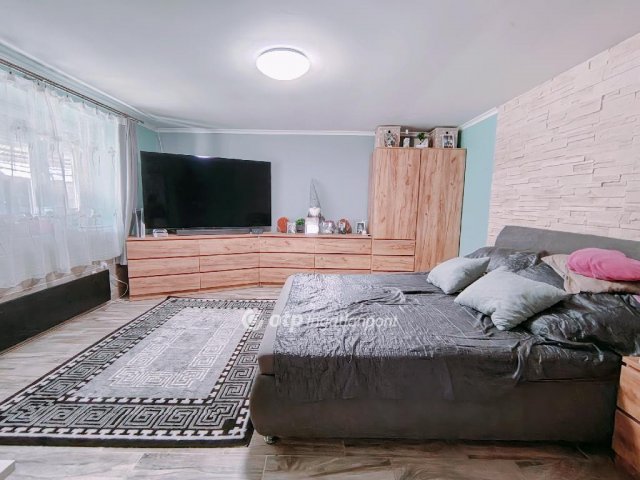 Eladó családi ház, Csehbányán 31.9 M Ft, 2 szobás