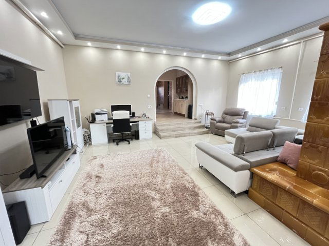 Eladó családi ház, Kaposváron 82.9 M Ft, 5 szobás