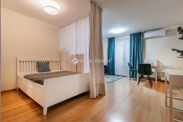 Eladó téglalakás, Budapesten, VII. kerületben 58.9 M Ft