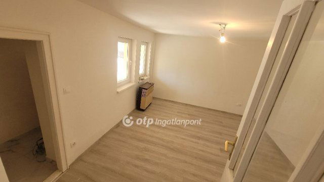 Eladó családi ház, Jászberényben 43.5 M Ft, 2+1 szobás