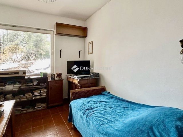 Eladó téglalakás, Pécsett 99 M Ft, 5 szobás