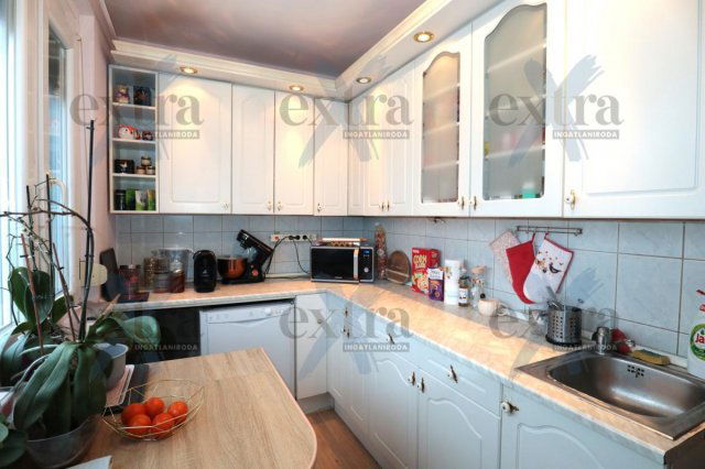 Eladó panellakás, Szegeden 56.9 M Ft, 4 szobás