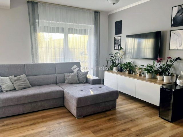 Eladó téglalakás, Baján 79.99 M Ft, 4 szobás