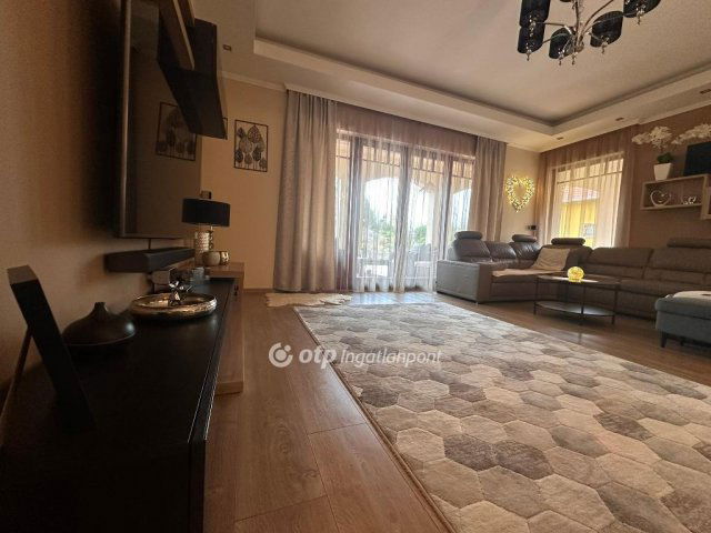 Eladó családi ház, Siófokon 375 M Ft, 6 szobás