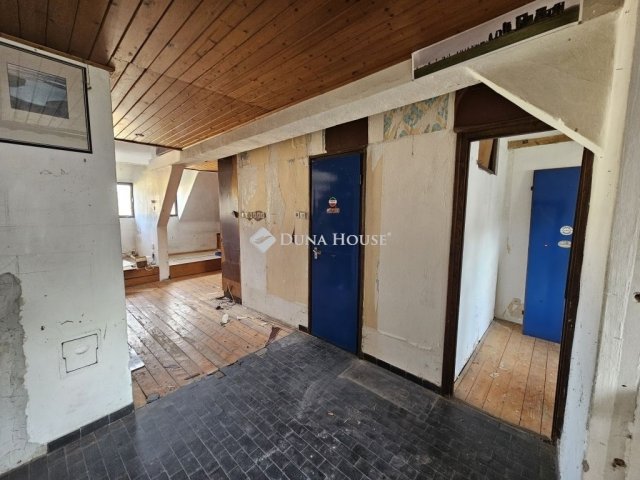 Eladó téglalakás, Esztergomban 72 M Ft, 3 szobás