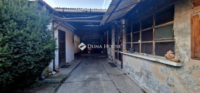 Eladó családi ház, Vácon 34.9 M Ft, 2 szobás