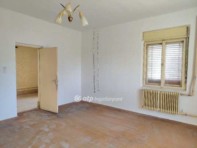Eladó családi ház, Kenderesen 10 M Ft, 2 szobás