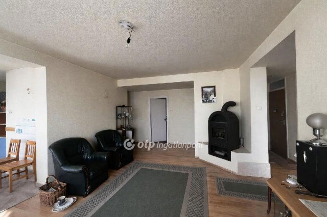 Eladó panellakás, Zalaegerszegen 74.5 M Ft, 1+4 szobás