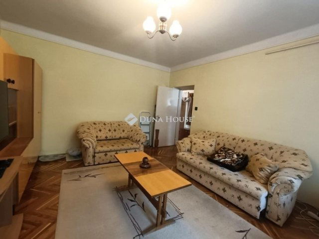Eladó téglalakás, Nagykőrösön 40 M Ft, 2 szobás