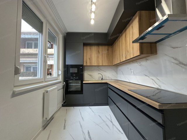 Eladó panellakás, Kazincbarcikán 35 M Ft, 2 szobás