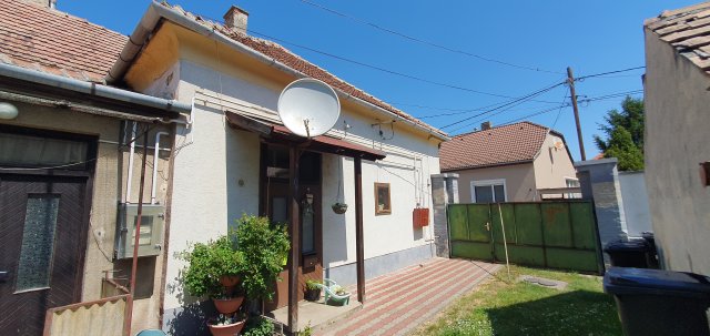 Eladó családi ház, Devecseren 17.9 M Ft, 1 szobás