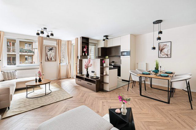 Eladó téglalakás, Budapesten, VII. kerületben, Akácfa utcában