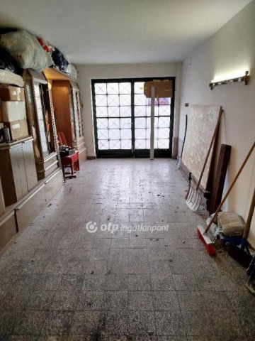 Eladó garázs, Pécsett 41.5 M Ft / költözzbe.hu