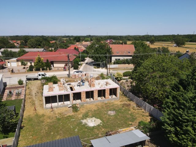 Eladó családi ház, Újhartyánon 199.9 M Ft, 6 szobás