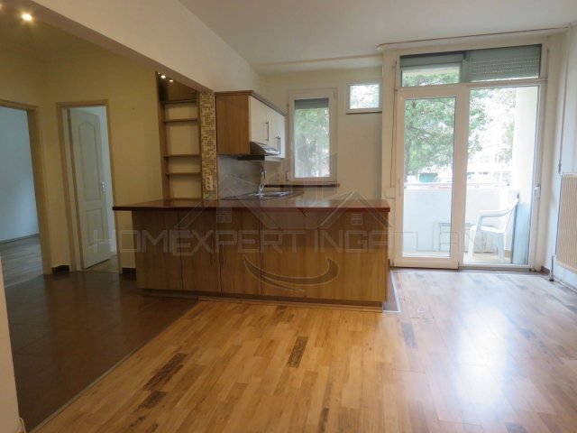 Eladó téglalakás, Keszthelyen 52.5 M Ft, 3 szobás