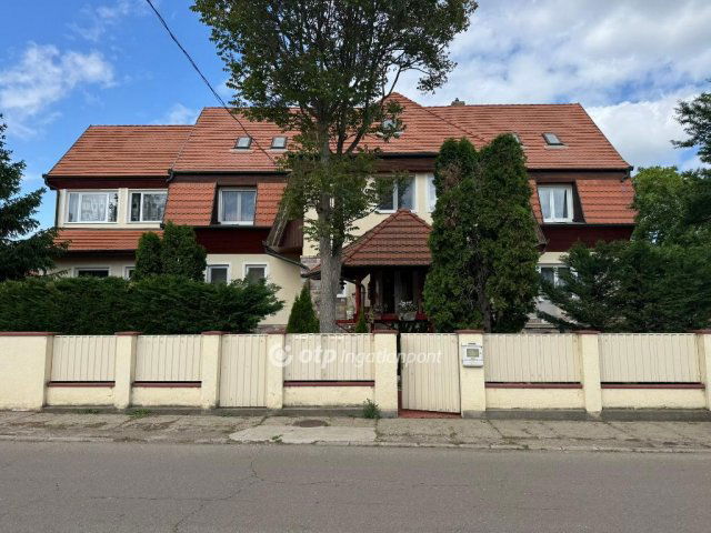 Eladó családi ház, Tiszafüreden 135 M Ft, 6+1 szobás