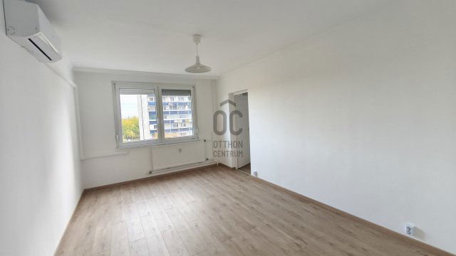 Eladó panellakás, Debrecenben 69.9 M Ft, 3 szobás