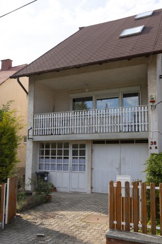 Eladó családi ház, Székesfehérvárott 89.9 M Ft, 5 szobás