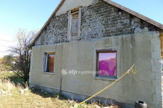 Eladó családi ház, Sarudon 15 M Ft, 2+1 szobás