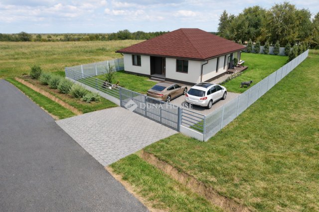 Eladó családi ház, Gombán 127 M Ft, 5 szobás