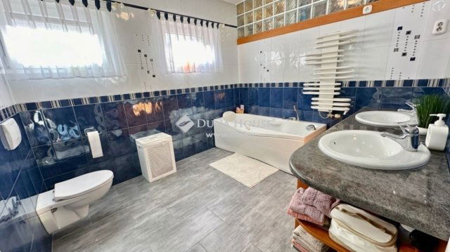 Eladó családi ház, Leányfaluban 179.9 M Ft, 5 szobás