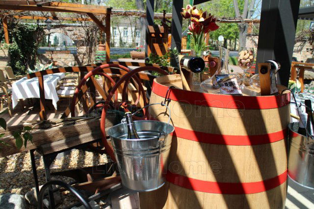 Eladó üzlethelyiség, Balatonföldváron 720 M Ft, 10 szobás