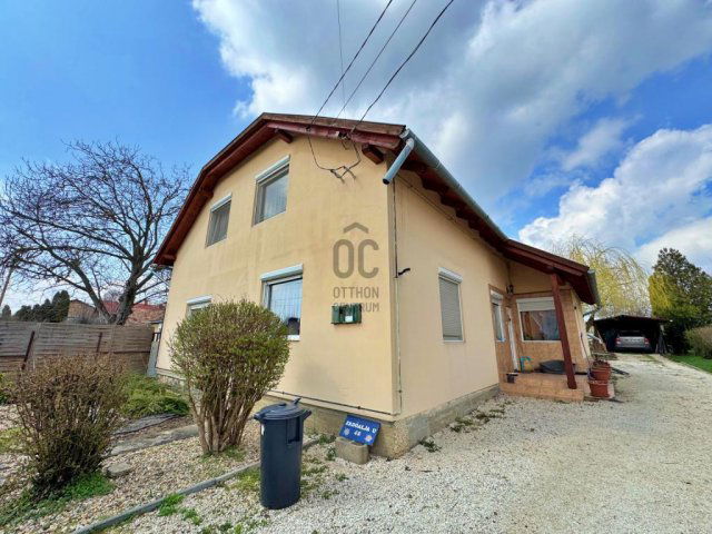 Eladó családi ház, Bicskén 89.9 M Ft, 6 szobás