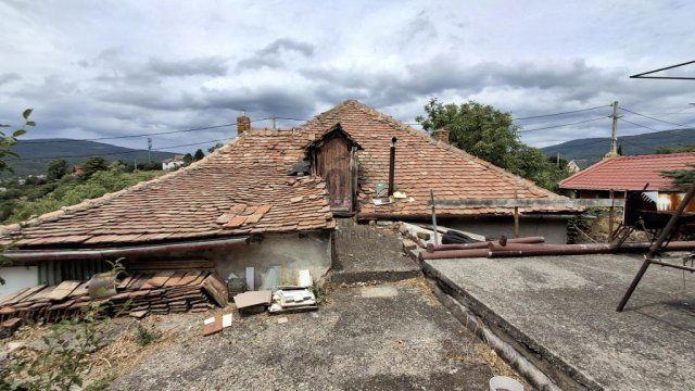 Eladó családi ház, Pécsett 34.9 M Ft, 3 szobás