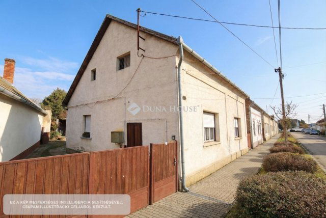Eladó családi ház, Dombóváron, Bezerédj utcában 38 M Ft