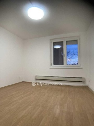 Eladó panellakás, Budapesten, III. kerületben 61.9 M Ft, 2 szobás