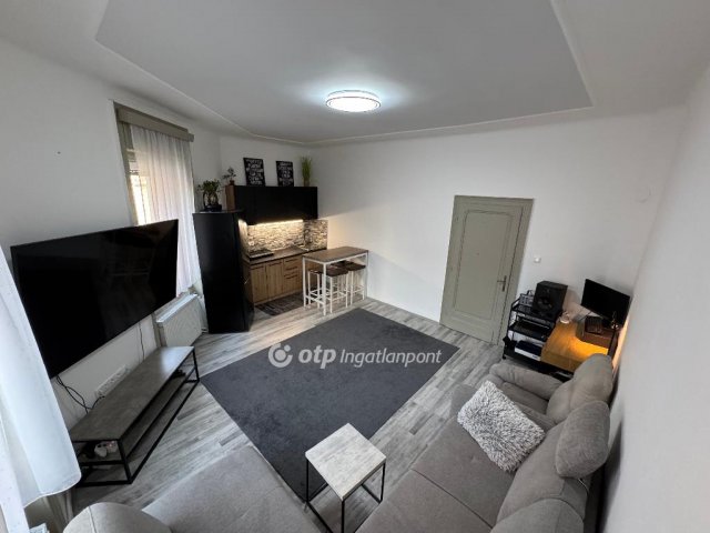 Eladó téglalakás, Cegléden 44.9 M Ft, 1 szobás