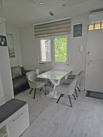 Kiadó téglalakás, albérlet, VI. kerületben, Nagymező utcában