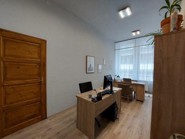 Kiadó iroda, Szegeden 65 E Ft / hó, 2 szobás