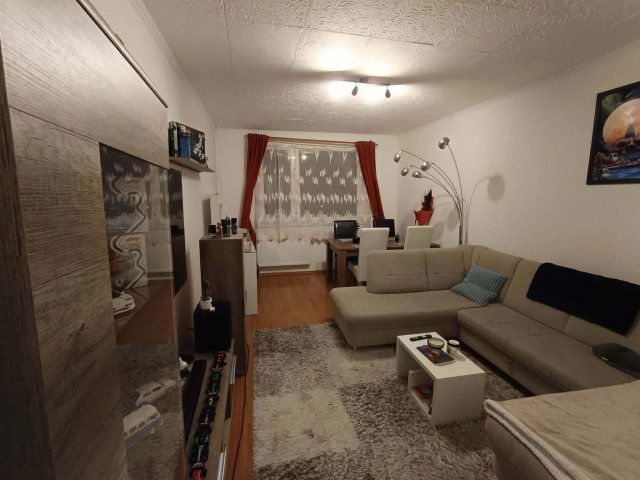 Eladó panellakás, Oroszlányban 34.9 M Ft, 3 szobás