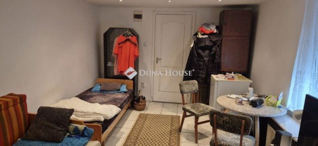 Eladó családi ház, Szegeden 33.8 M Ft, 1 szobás