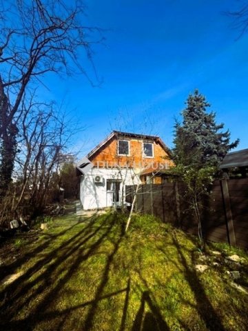 Eladó családi ház, Budapesten, III. kerületben 76 M Ft, 2 szobás