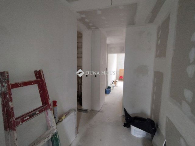 Eladó téglalakás, Tatabányán, Komáromi utcában 87.75 M Ft